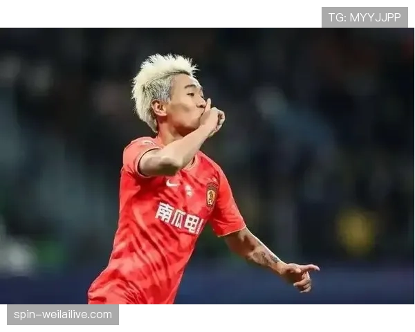 韦世豪又买豪车了？这生活真跟足球场判若两人啊！